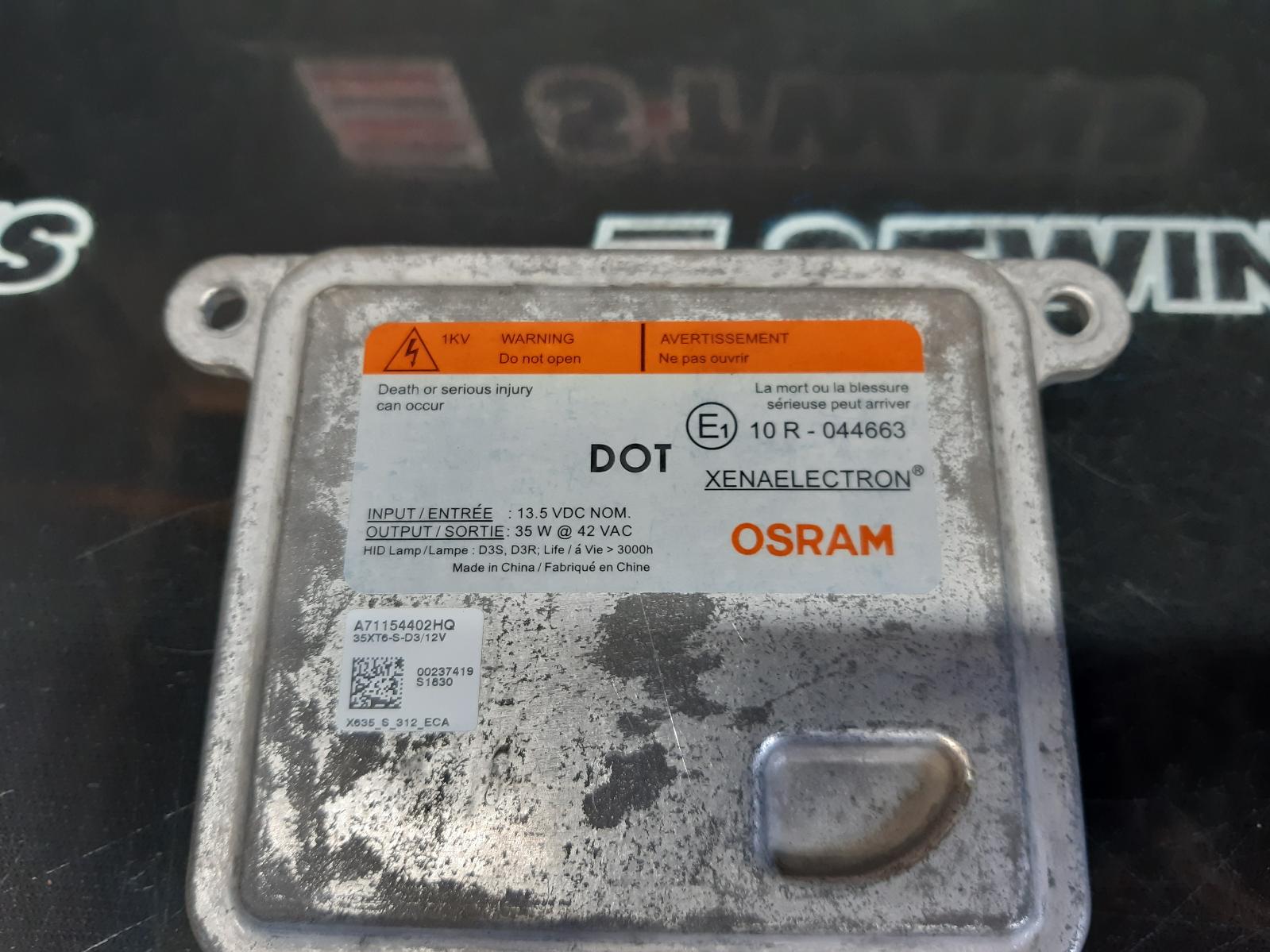 View Auto part Left Headlamp Chrysler 300c 2013