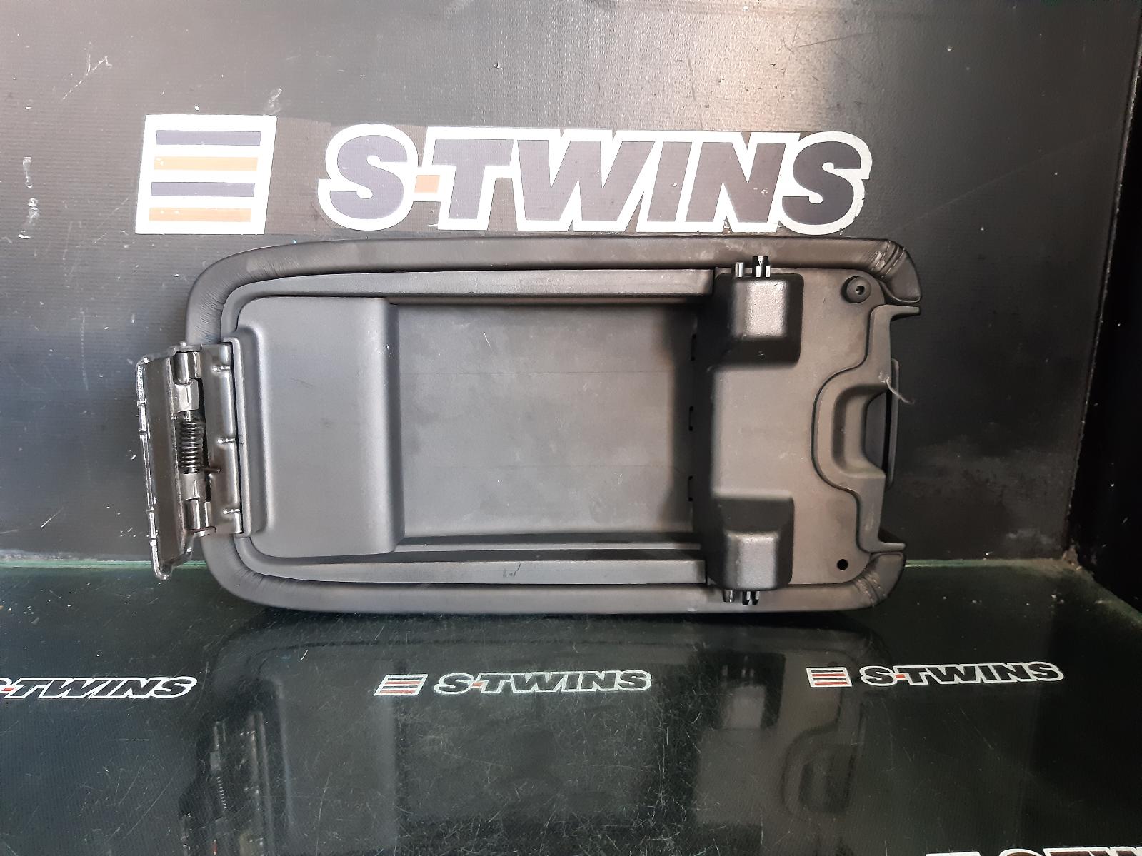 View Auto part Console Chrysler 300c 2013