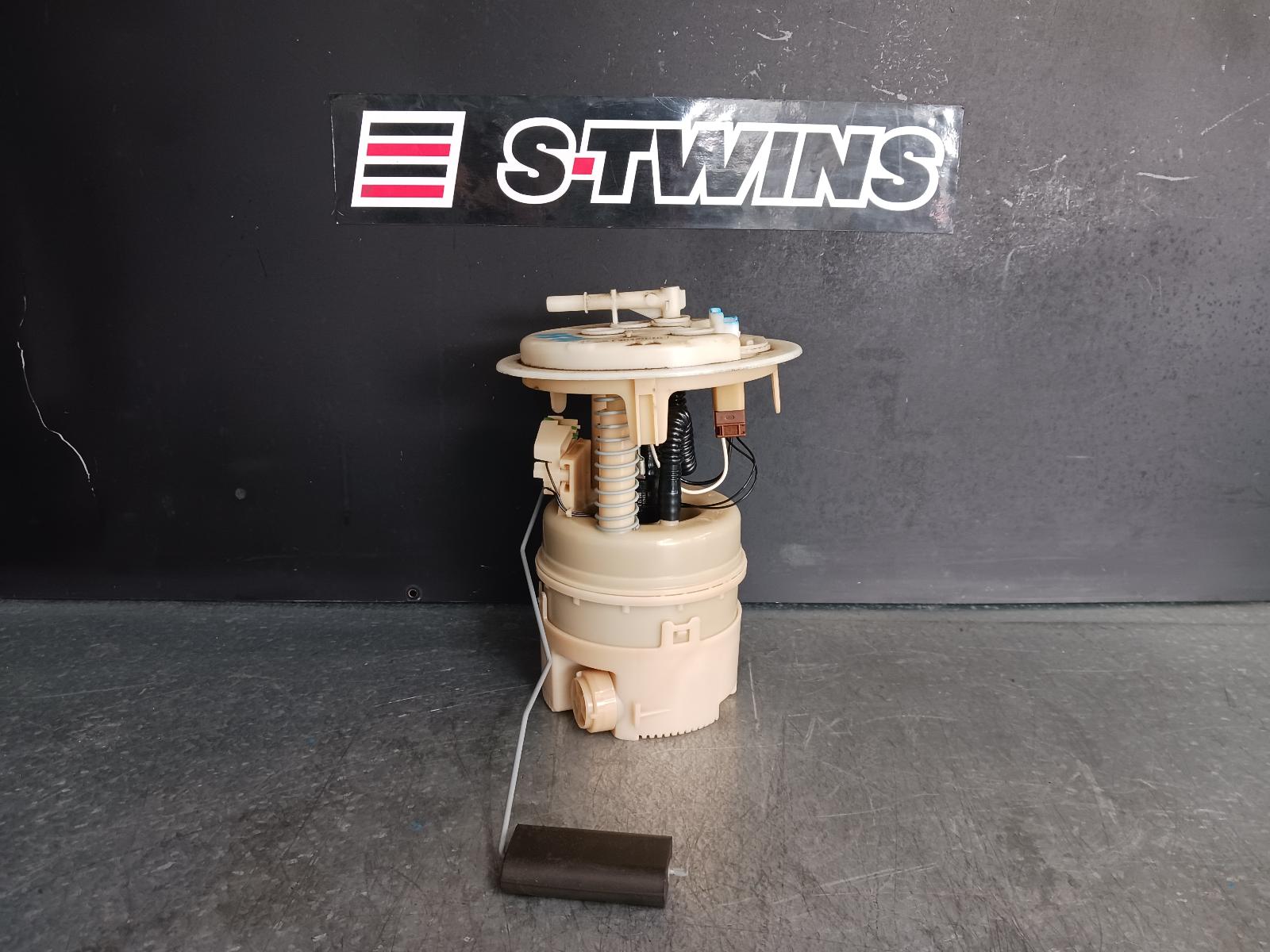 View Auto part Fuel Pump Peugeot 308 2013