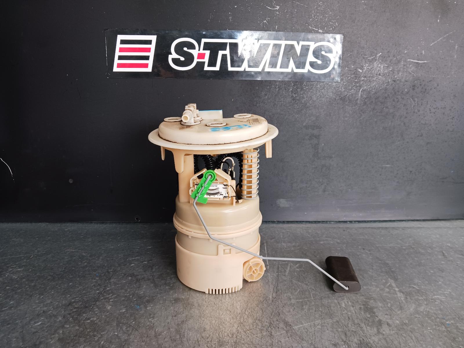 View Auto part Fuel Pump Peugeot 308 2013