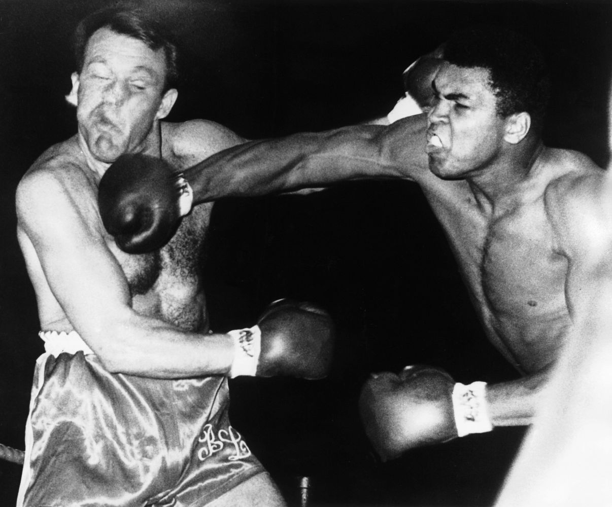 Muhammad Ali fights Brian London in 1966