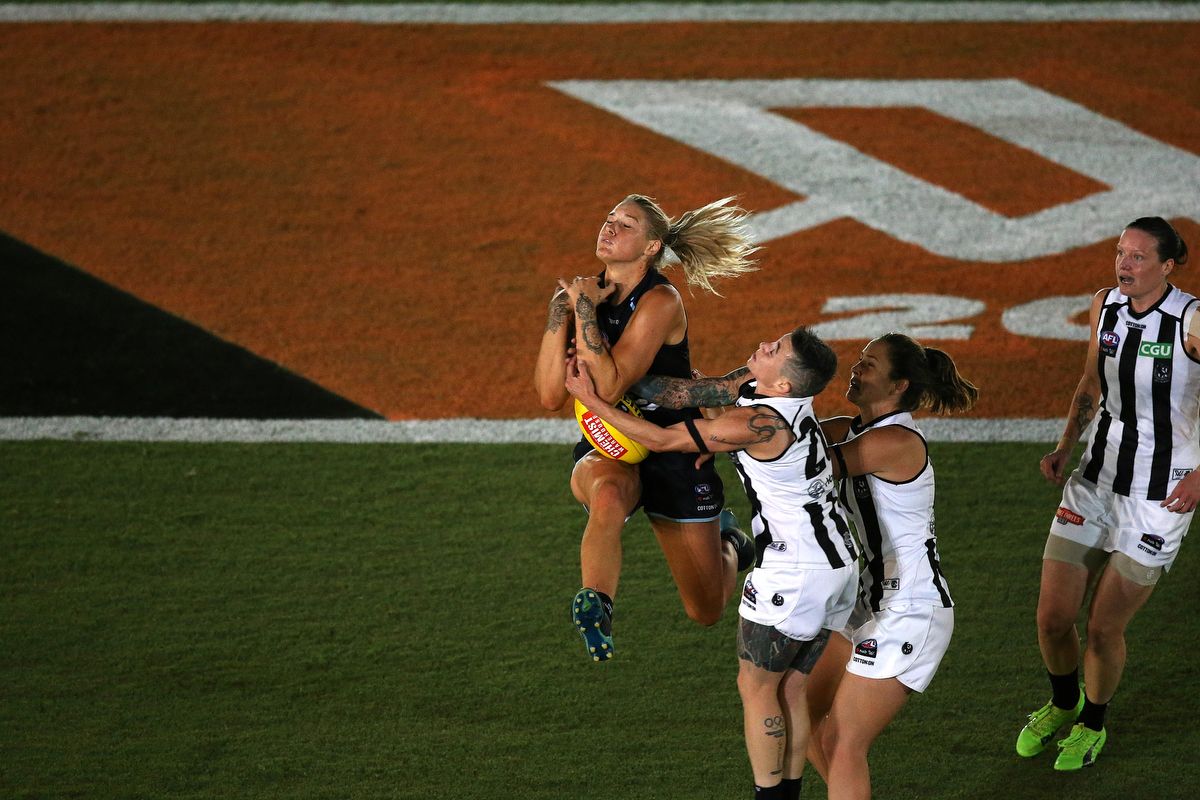 Carlton v Collingwood Ikon park Tayla Harris Marks Third term