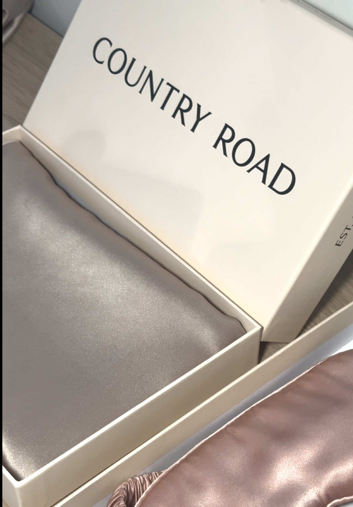 Country Road x Silk Pillow Sheets
