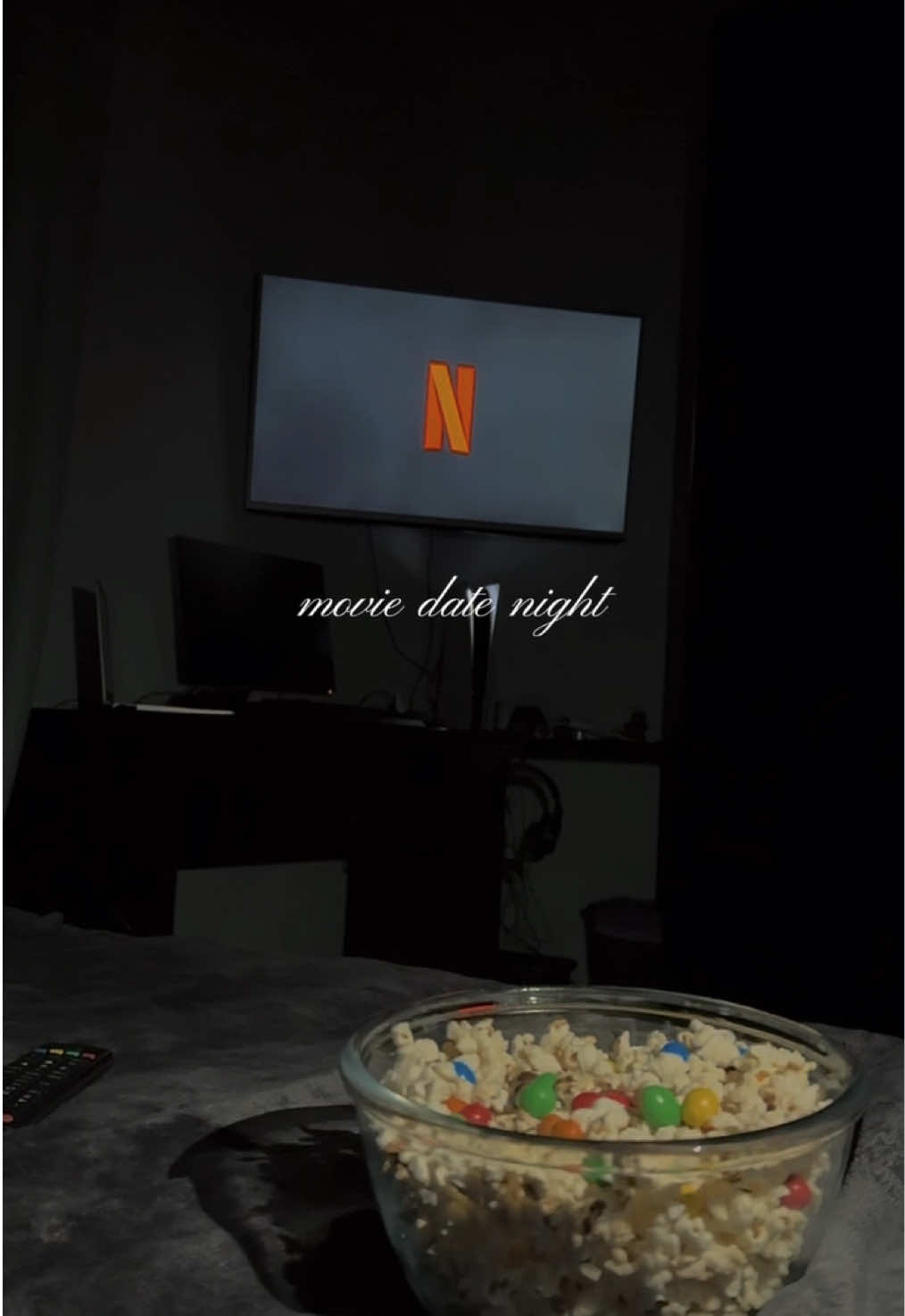 Cozy Movie-Night Aesthetic – Popcorn, M&Ms & Netflix