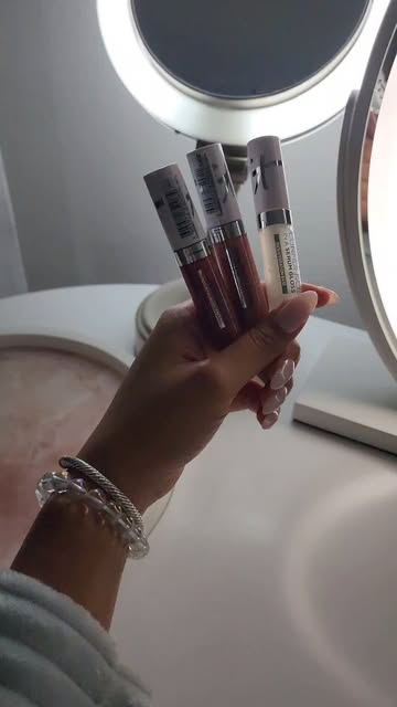 It Cosmetics | Confidence in a Serum Lip Gloss