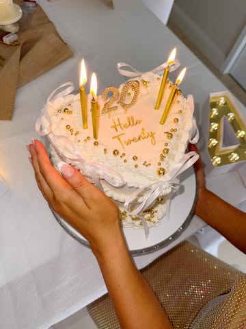Loveandfrosting_cupcake birthday  collab