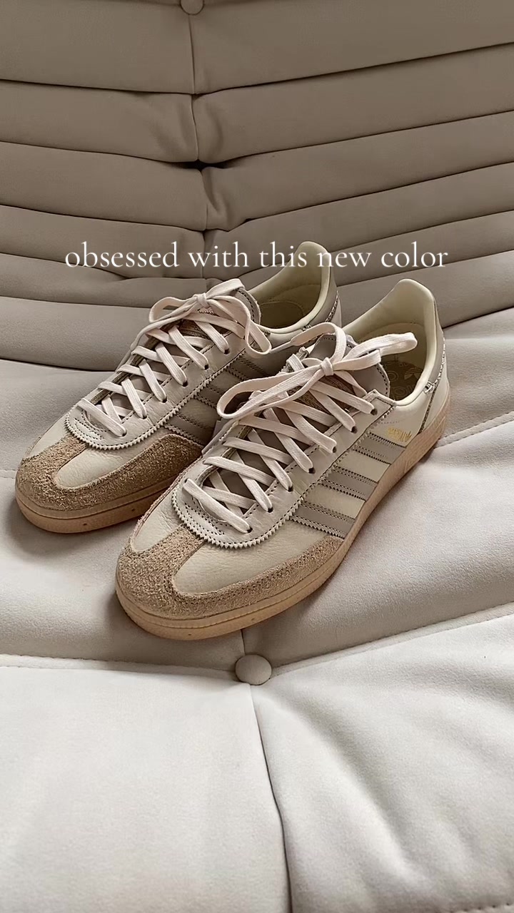 Unboxing shoes