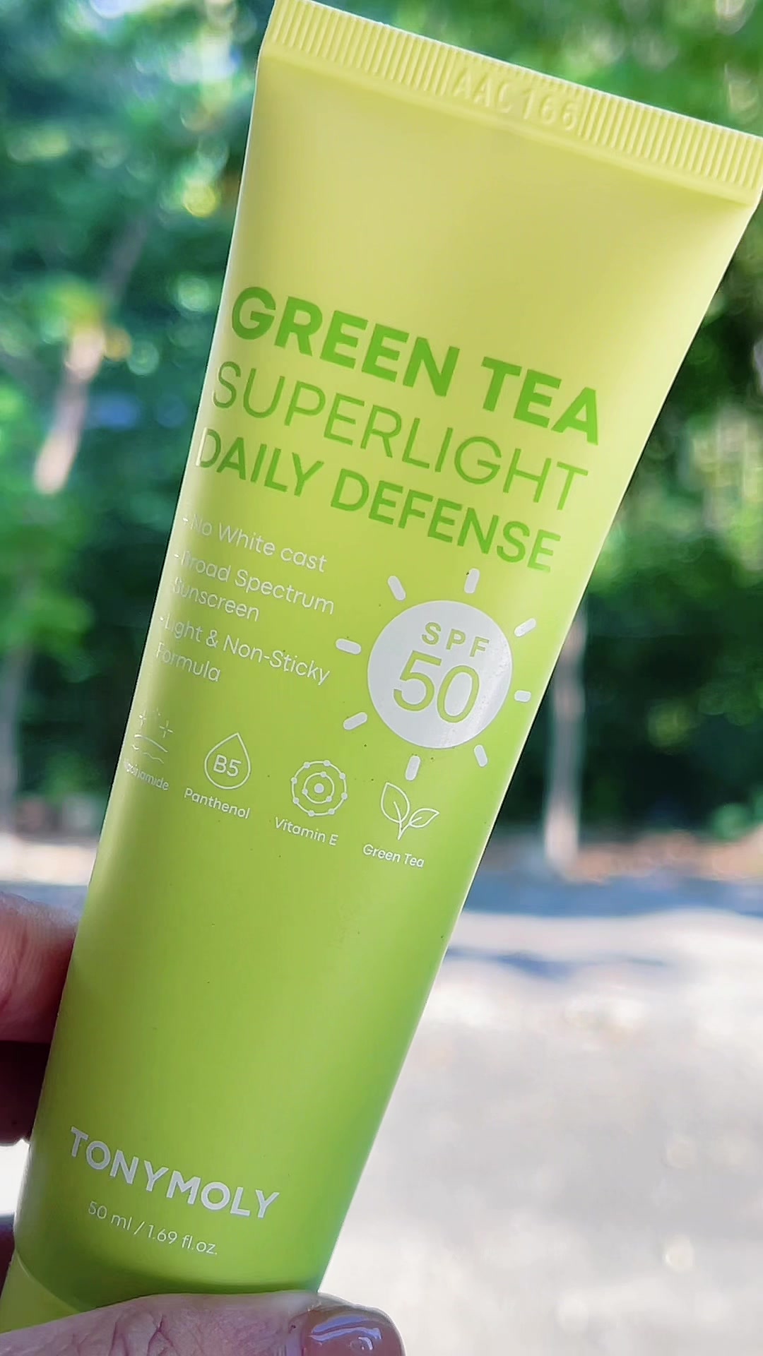 TONYMOLY – Green Tea Super Light Daily Sunscreen ☀️