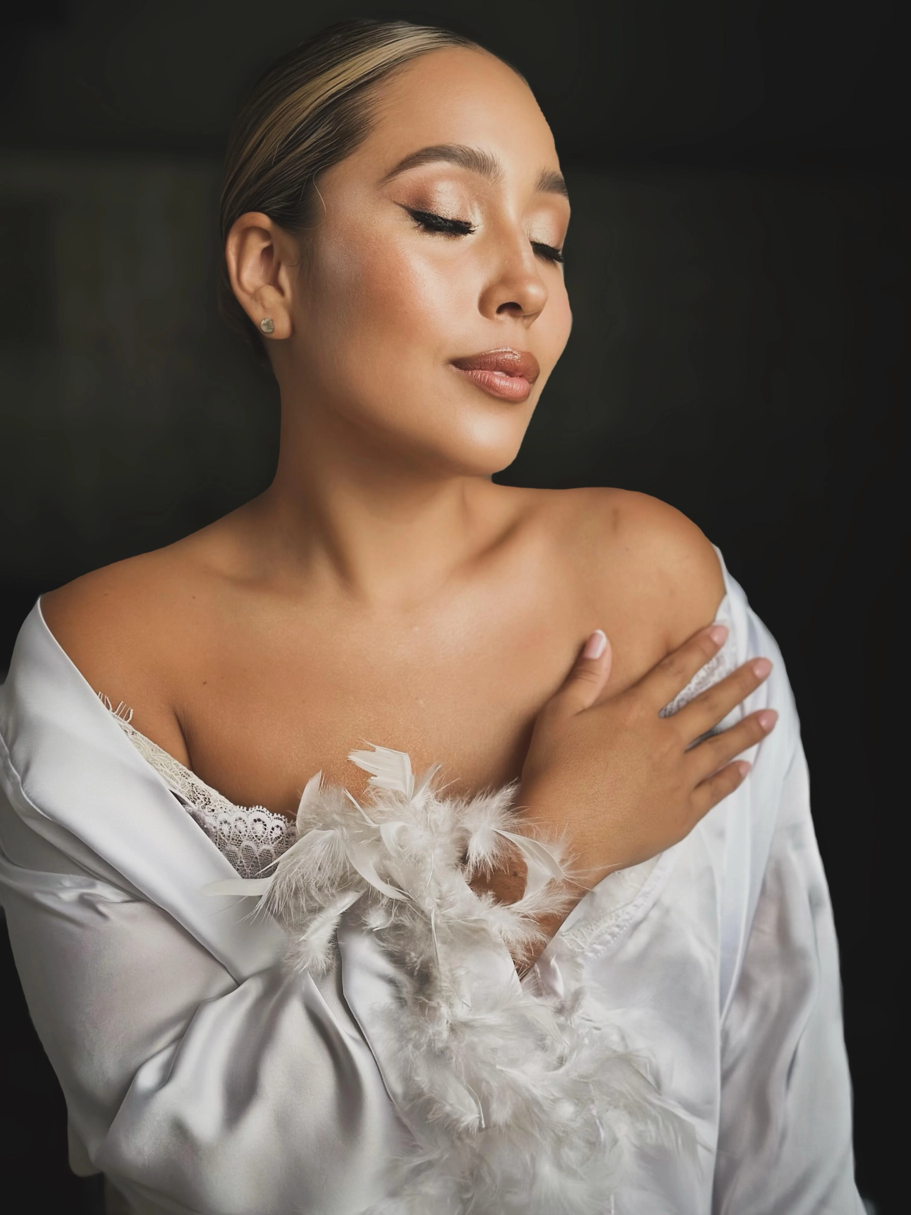 Morning-of-the-wedding content featuring my bridal robe during hair and makeup.
