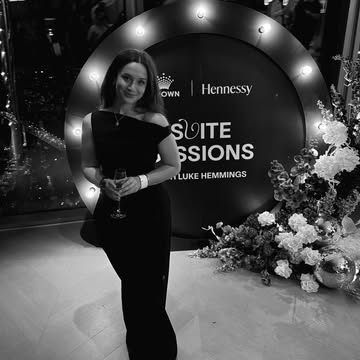 Hennessy X Crown (Hotel)
