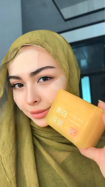 Glow Starts Here – Calm, Bright Skin in One Swipe