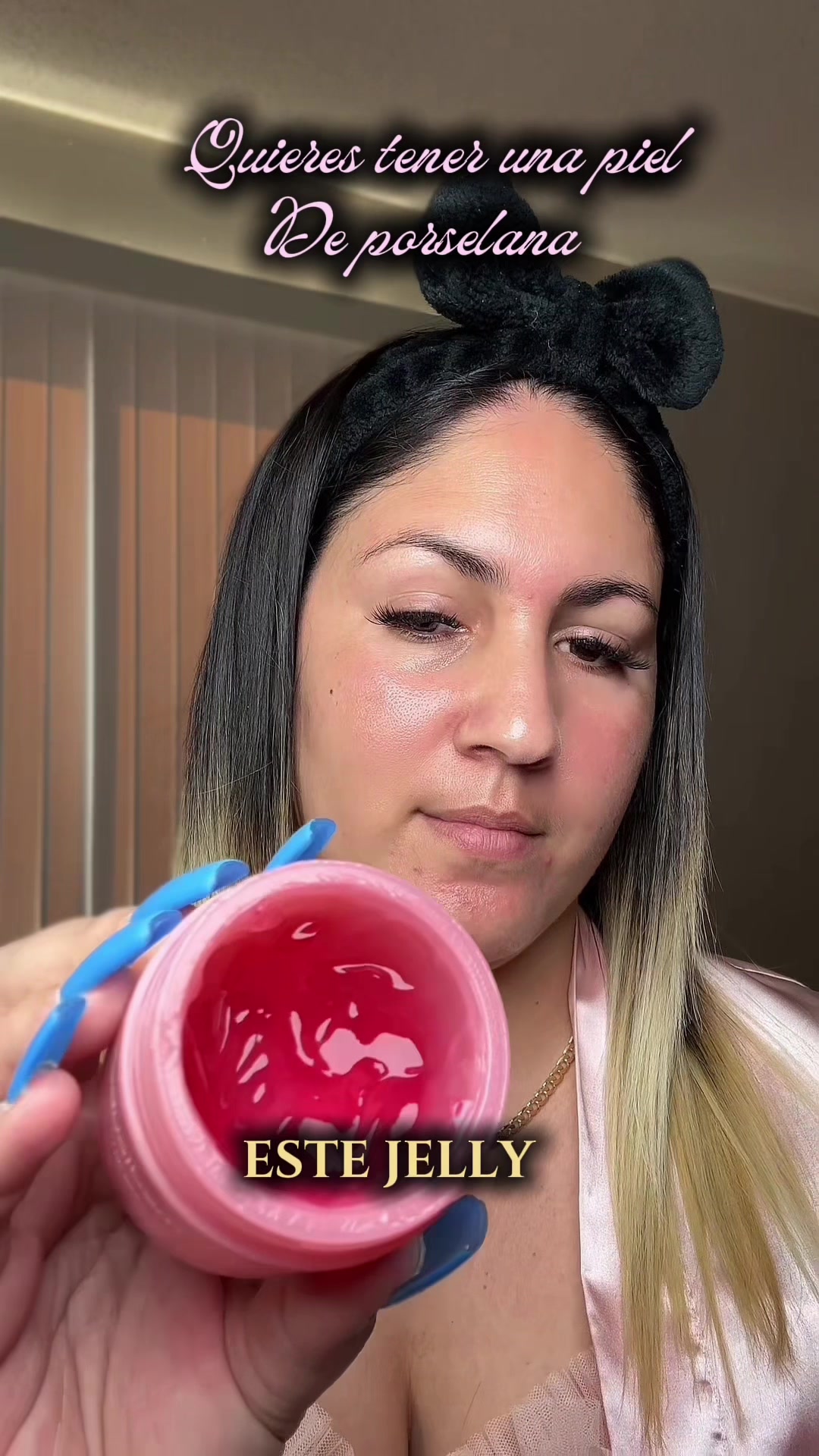 La Collagen Jelly Cream de Medicube está demasiado rica. Es una crema tipo gel que se siente súper fresquita, deja la piel suave y con un glow natural sin quedar grasosa.
