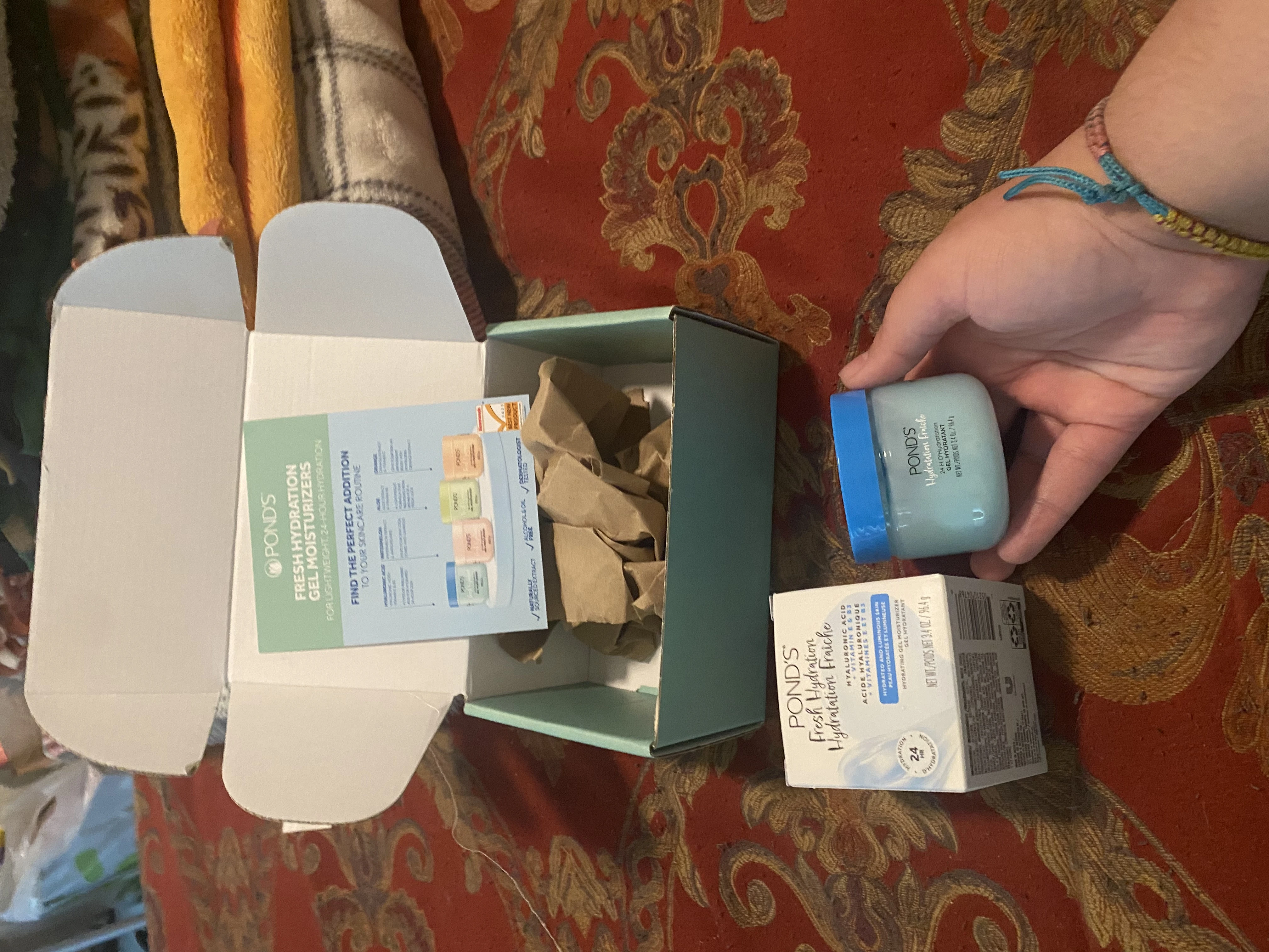 Ponds hydrating gel
