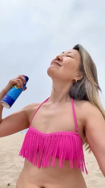 Beach day prep isn’t complete without sunscreen! ☀️