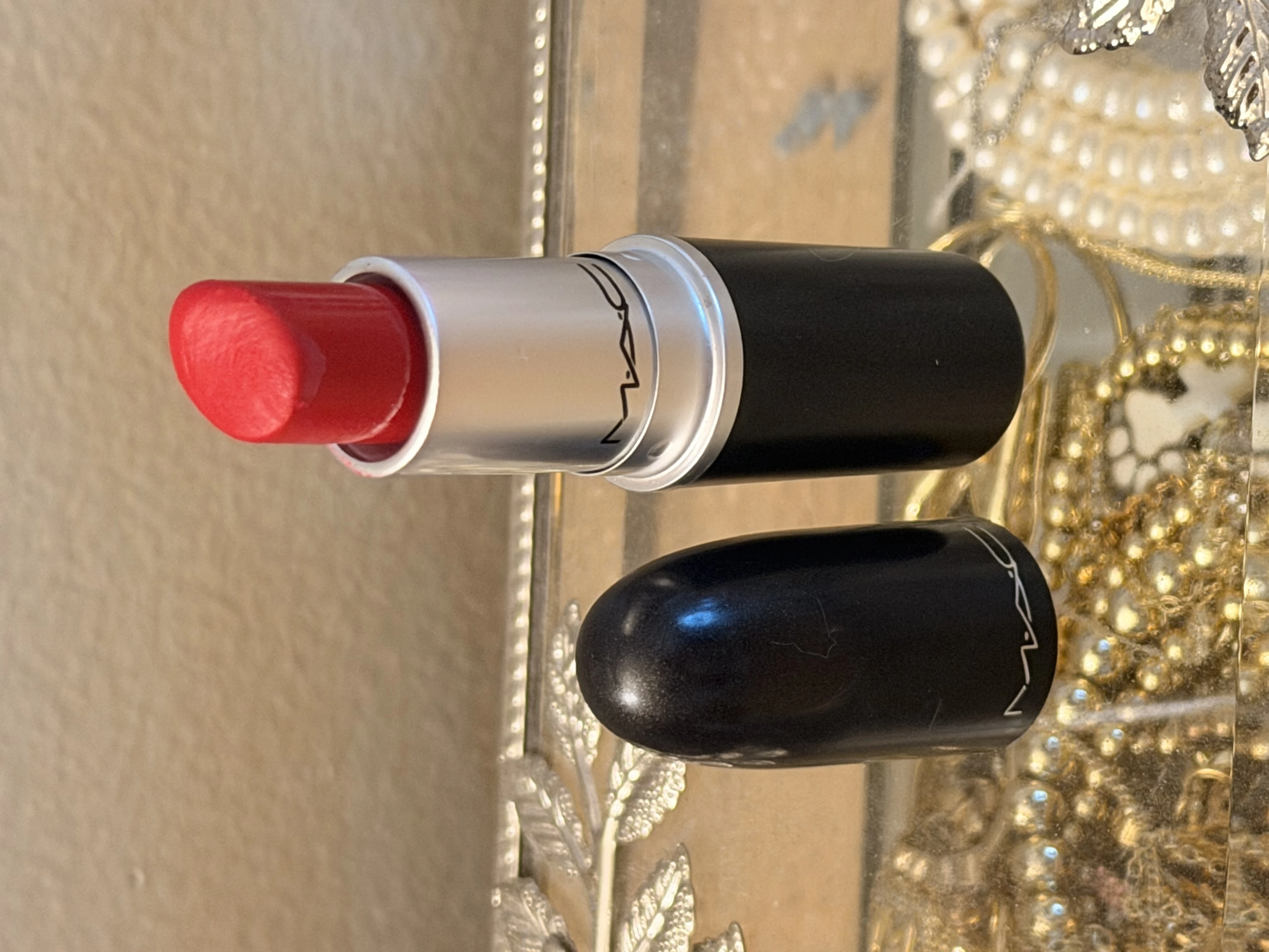 MAC LIPSTICK