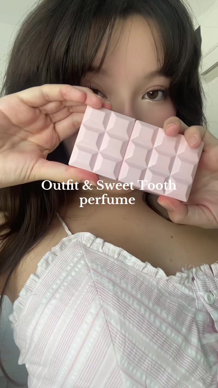 Promoting Sabrina Carpenter’s Sweet Tooth perfume 🧁