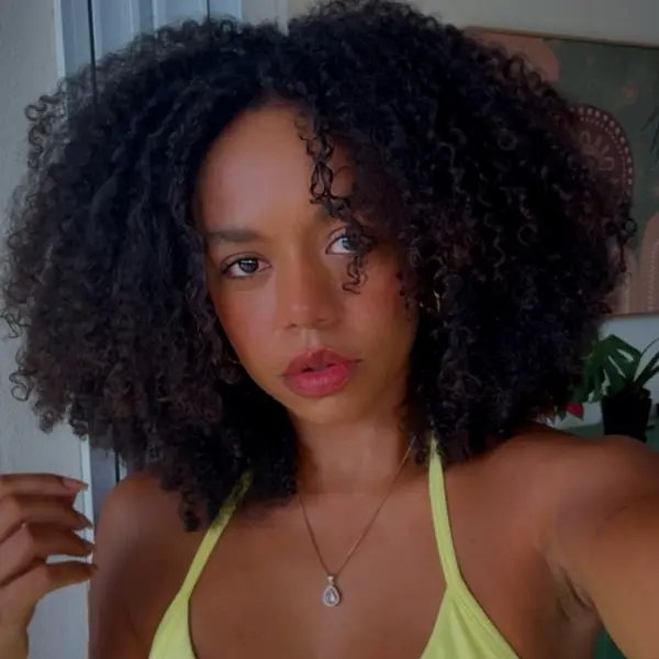 Jainara C