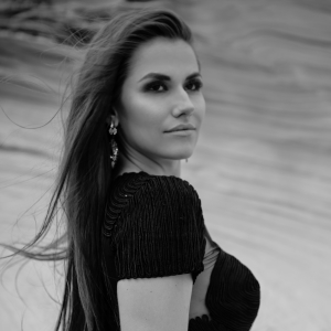 THAIS MARTINS