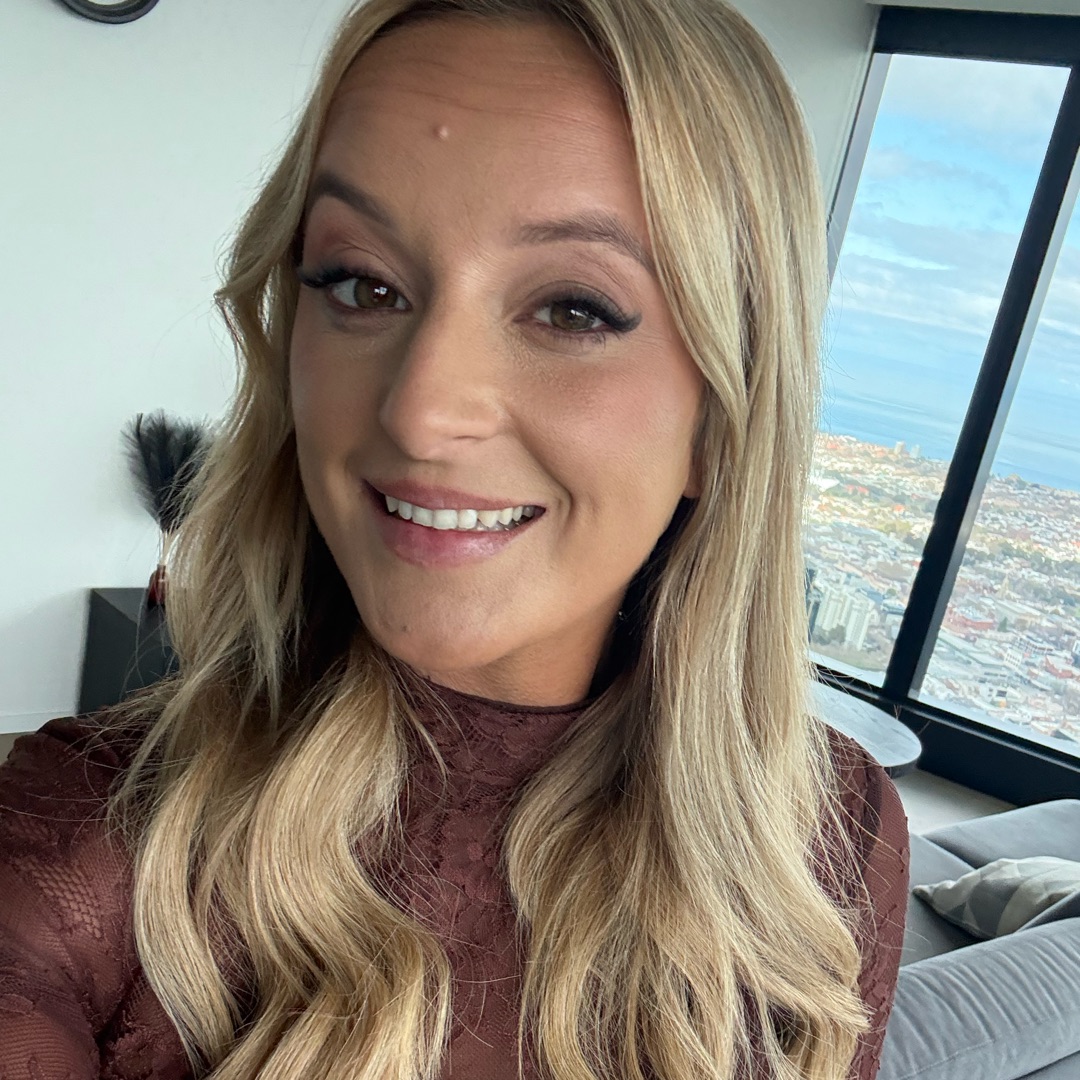 Melanie Mcnaughton aus