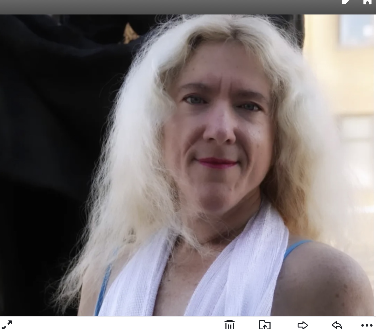 Gayle Dee