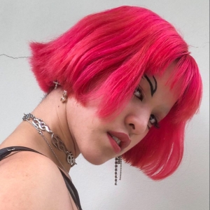 Elle Hioe