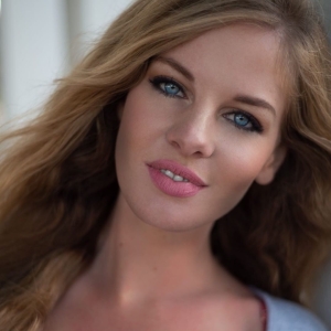Elle Lee