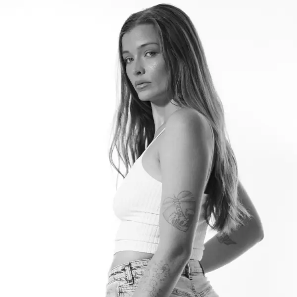 Elle C