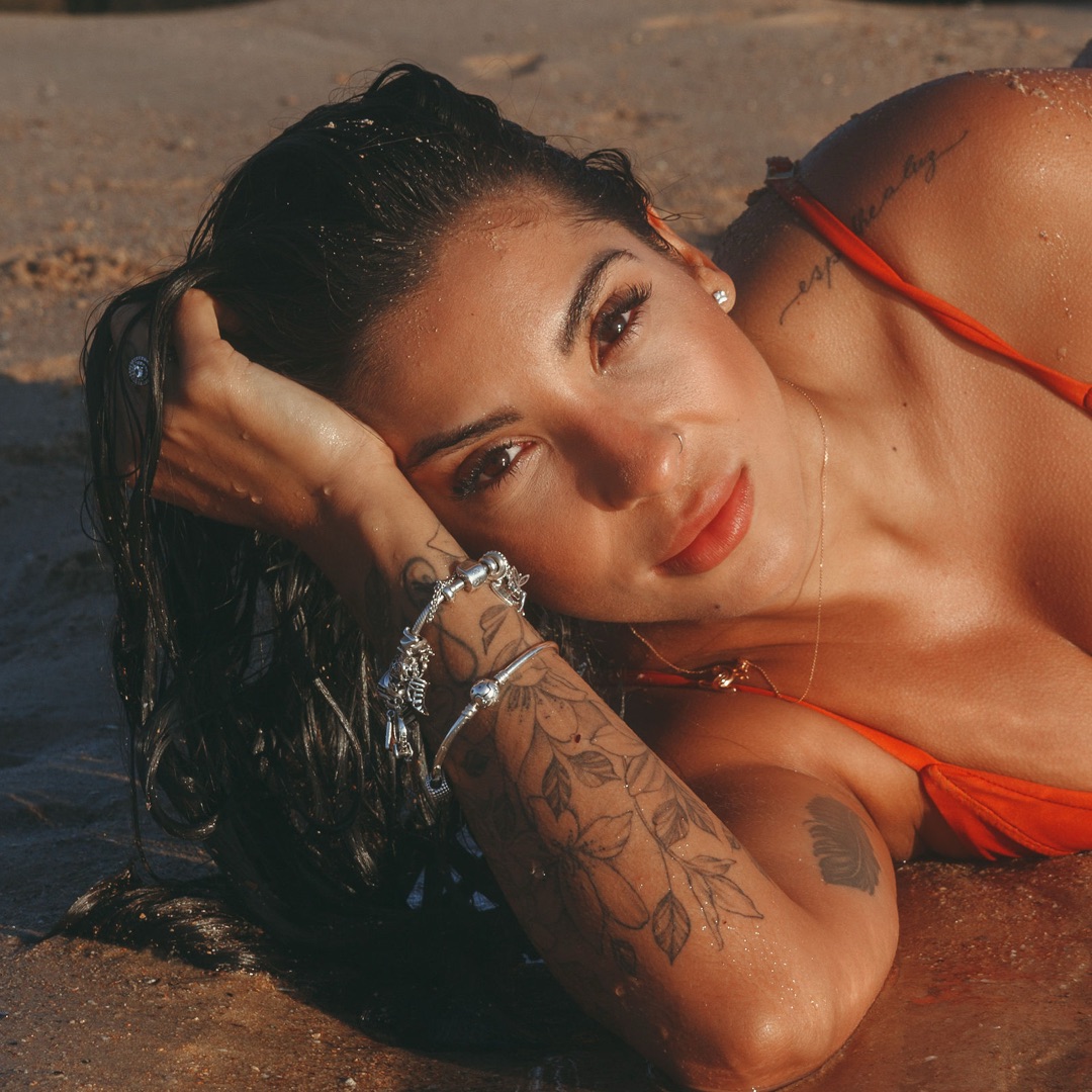 Thais Goncalvesda