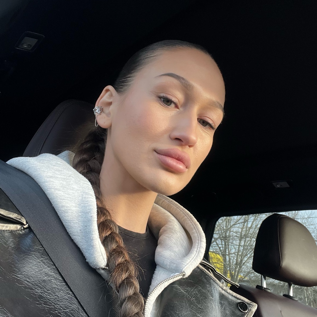 Elizaveta Kozarezovarr
