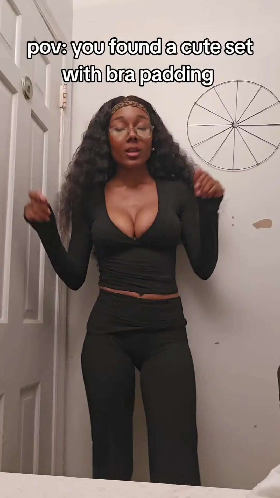 Tiktok post preview 2 from @theelainee