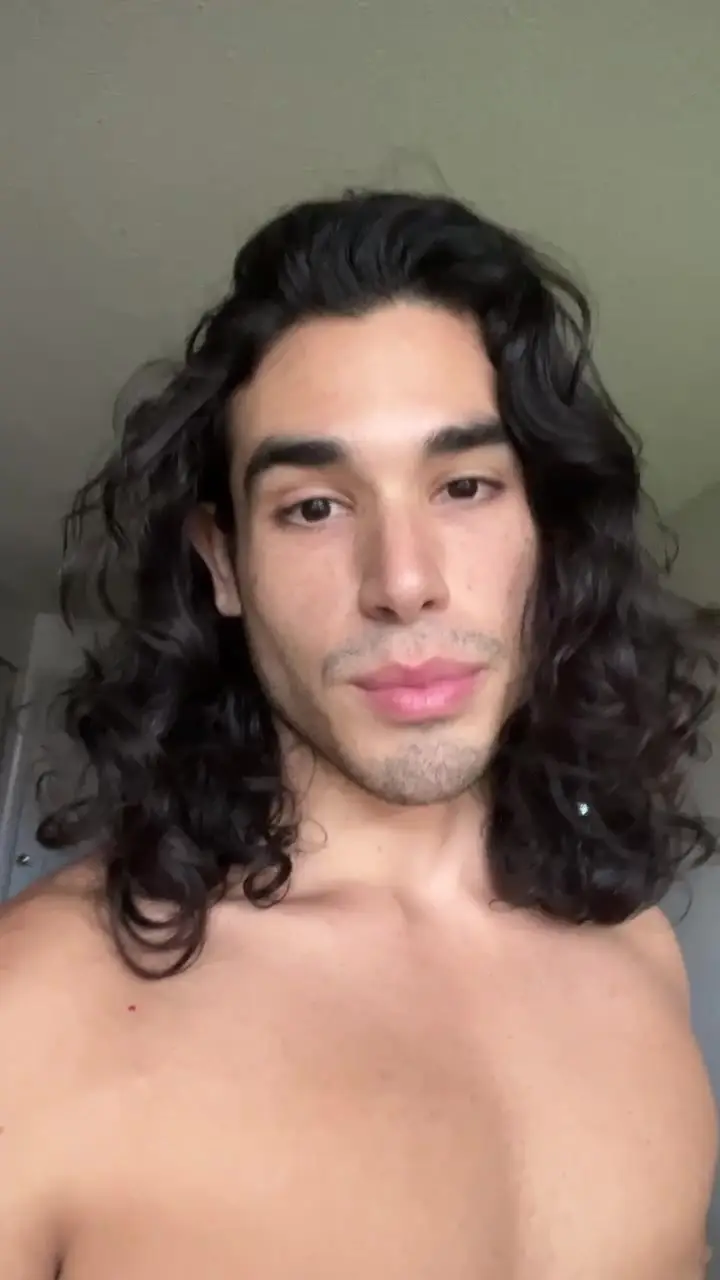 Tiktok post preview 2 from @kendrickleon_