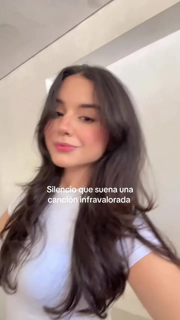 Tiktok post preview 2 from @isabelborges_