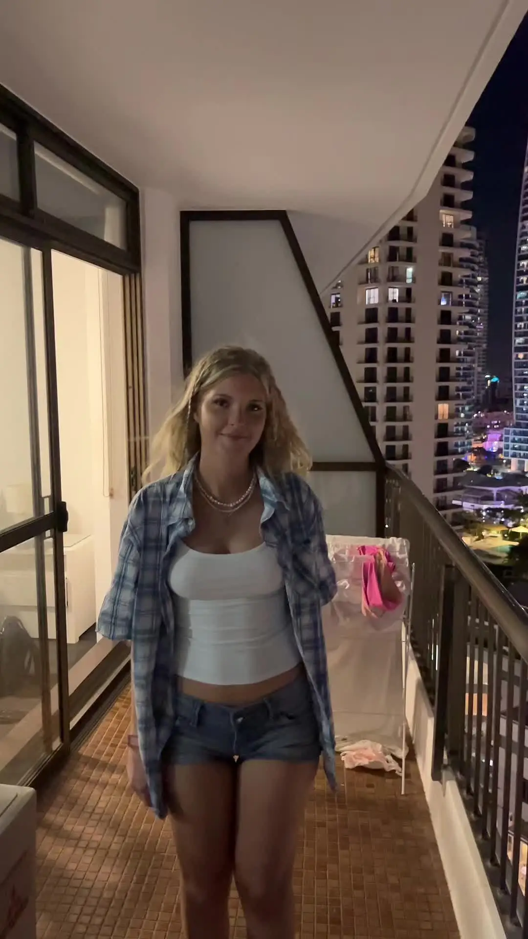 Tiktok post preview 3 from @eemilyryan