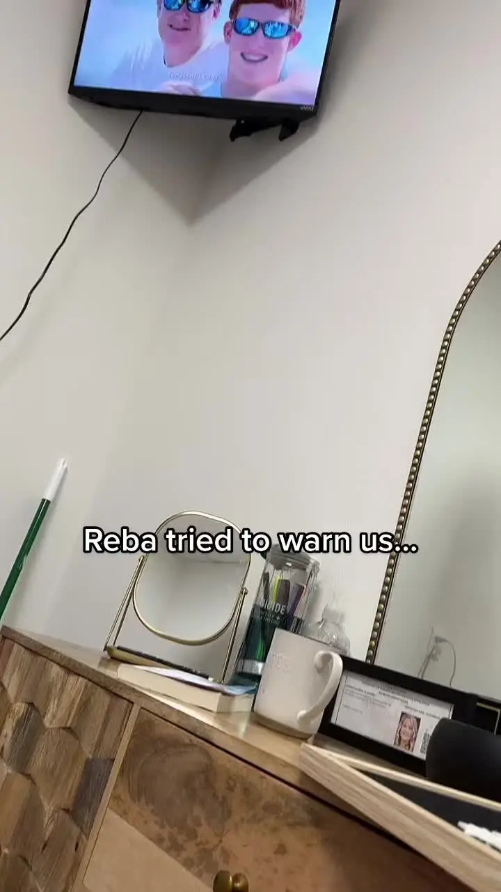 Tiktok post preview 3 from @tayloreddaily