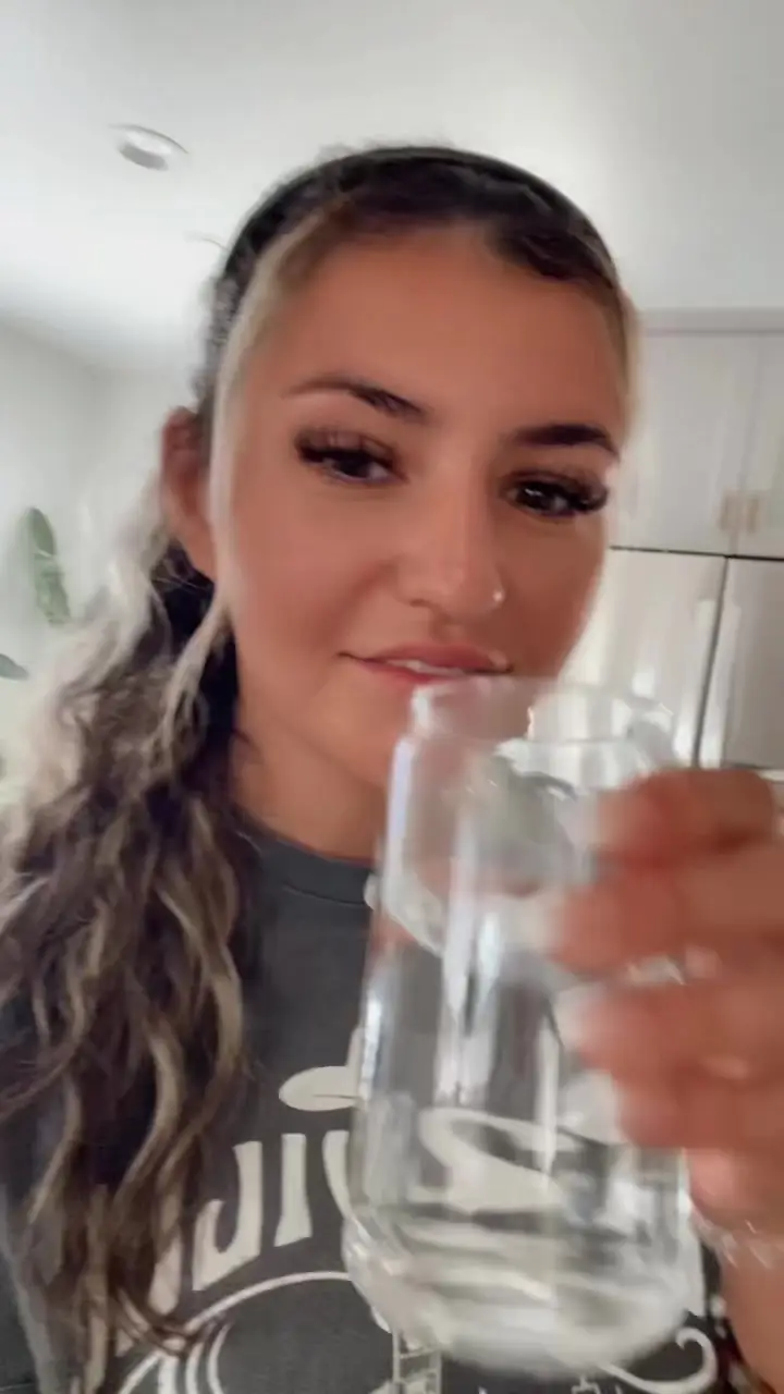 Tiktok post preview 1 from @sabrinaaguiilar