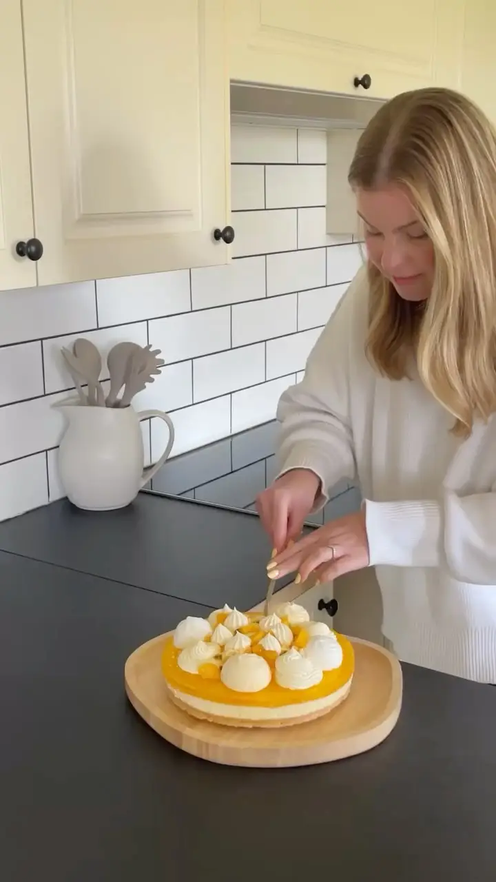 Instagram post preview 3 from _hannahweir_