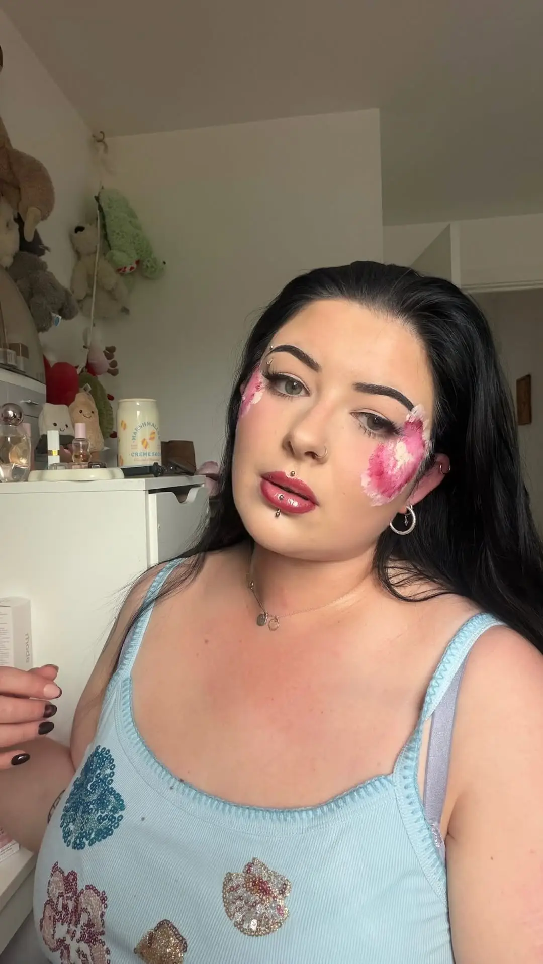 Instagram post preview 2 from perksofbeinglou_x