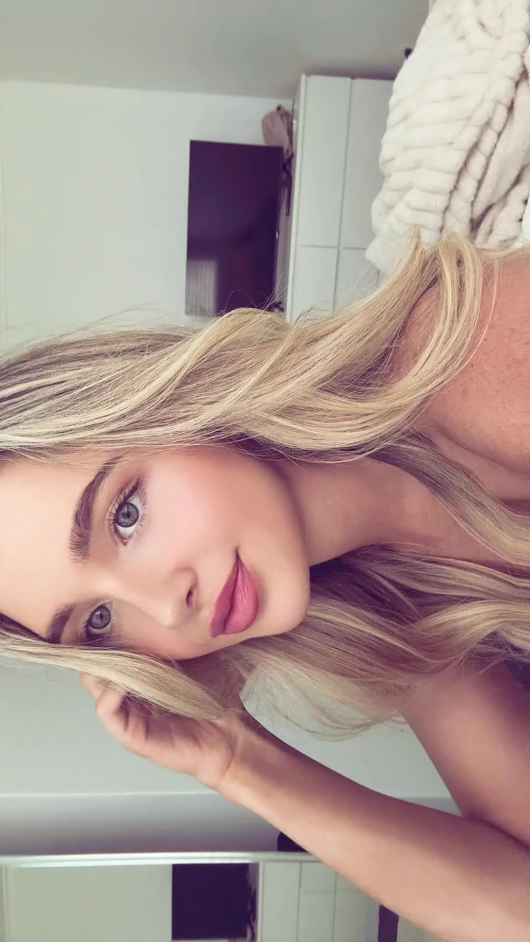 Tiktok post preview 3 from @chloeedelaneyy