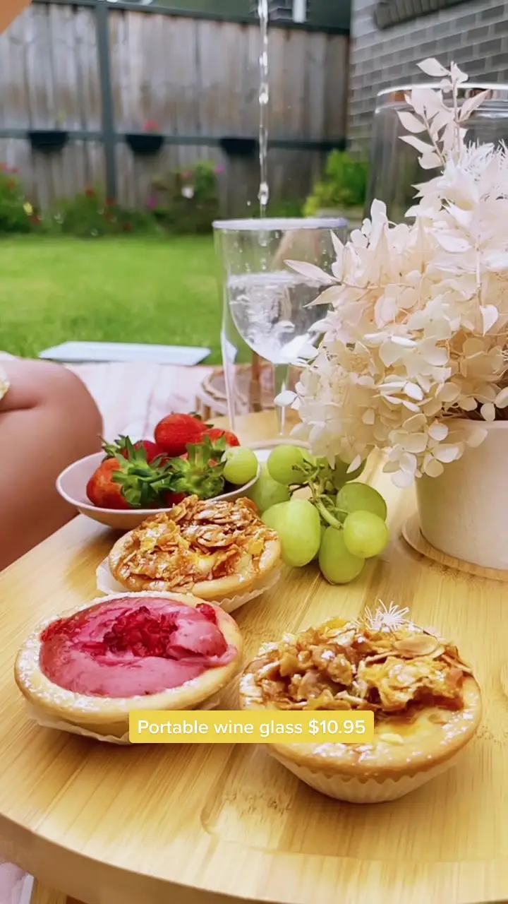 Tiktok post preview 2 from @berniceaverion