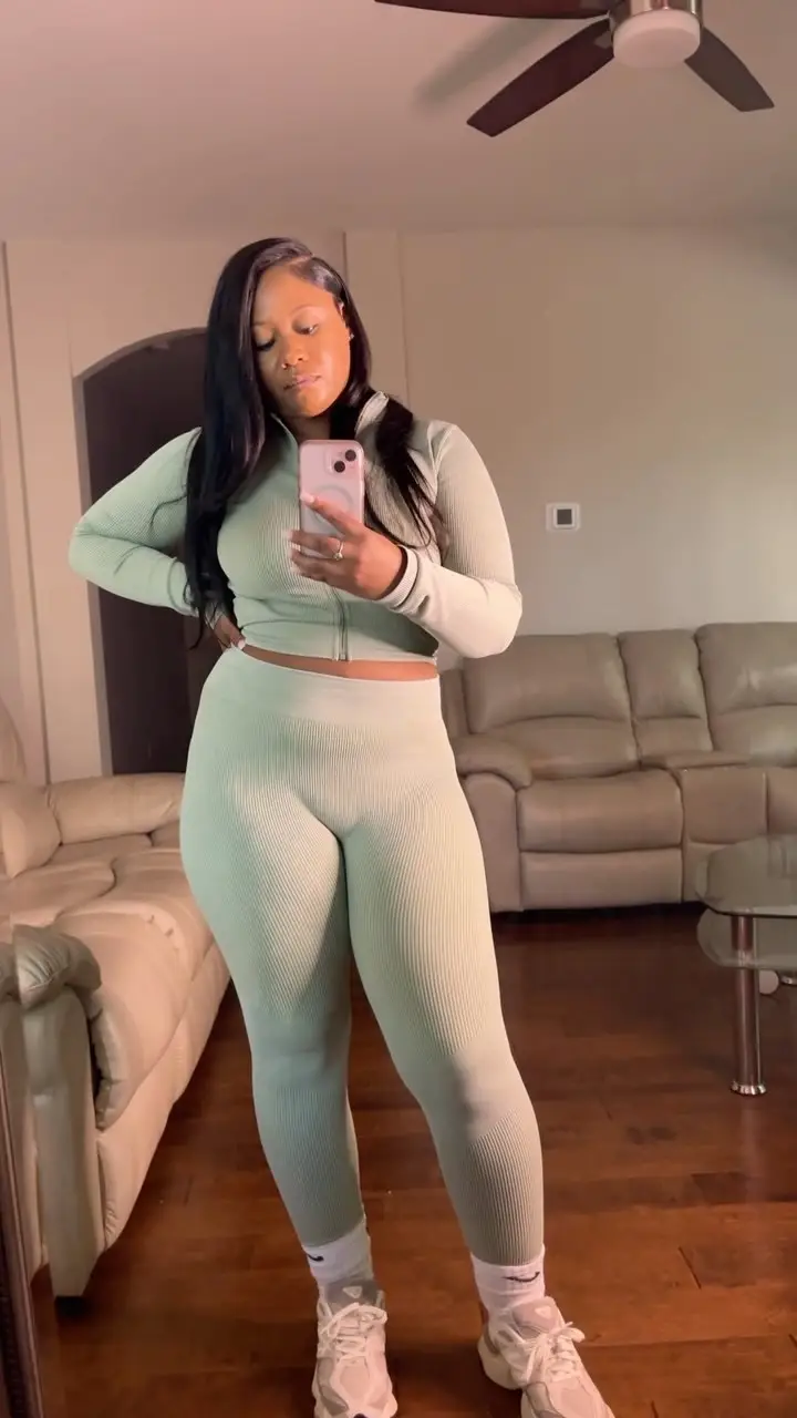 Instagram post preview 3 from lavish.lish__