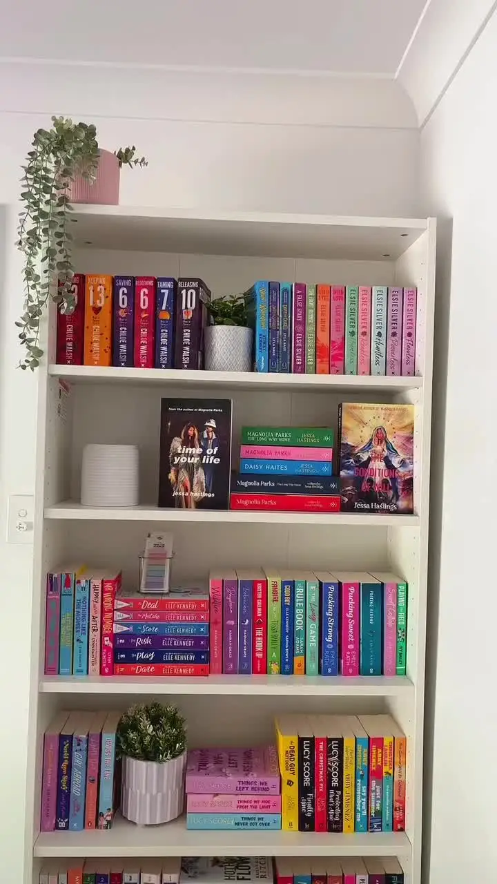 Tiktok post preview 1 from @daintyreadsco_