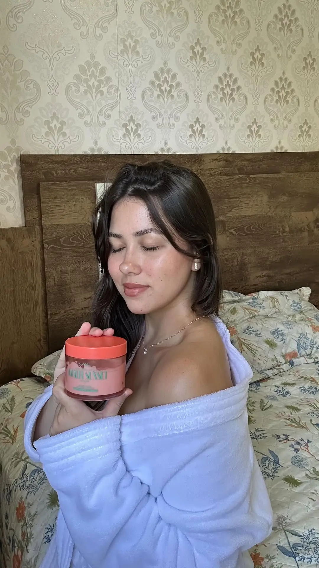 Instagram post preview 3 from emillyclub_