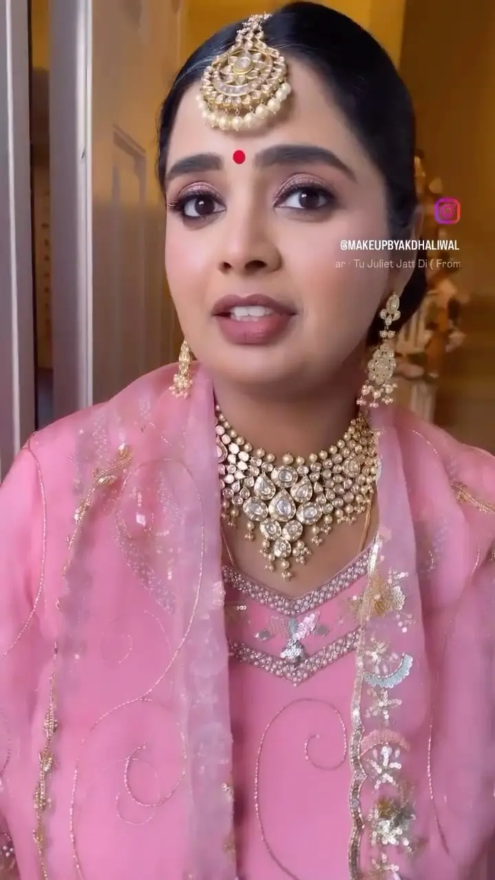 Instagram post preview 3 from makeupbyakdhaliwal