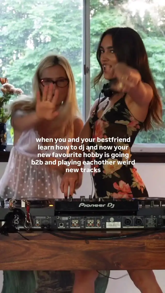 Instagram post preview 3 from ariannasunshine_