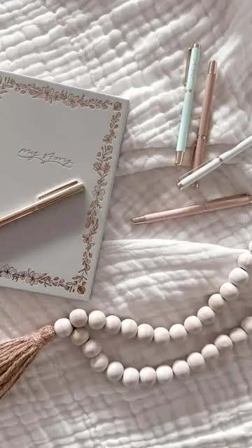 Instagram post preview 3 from _onceuponaponting
