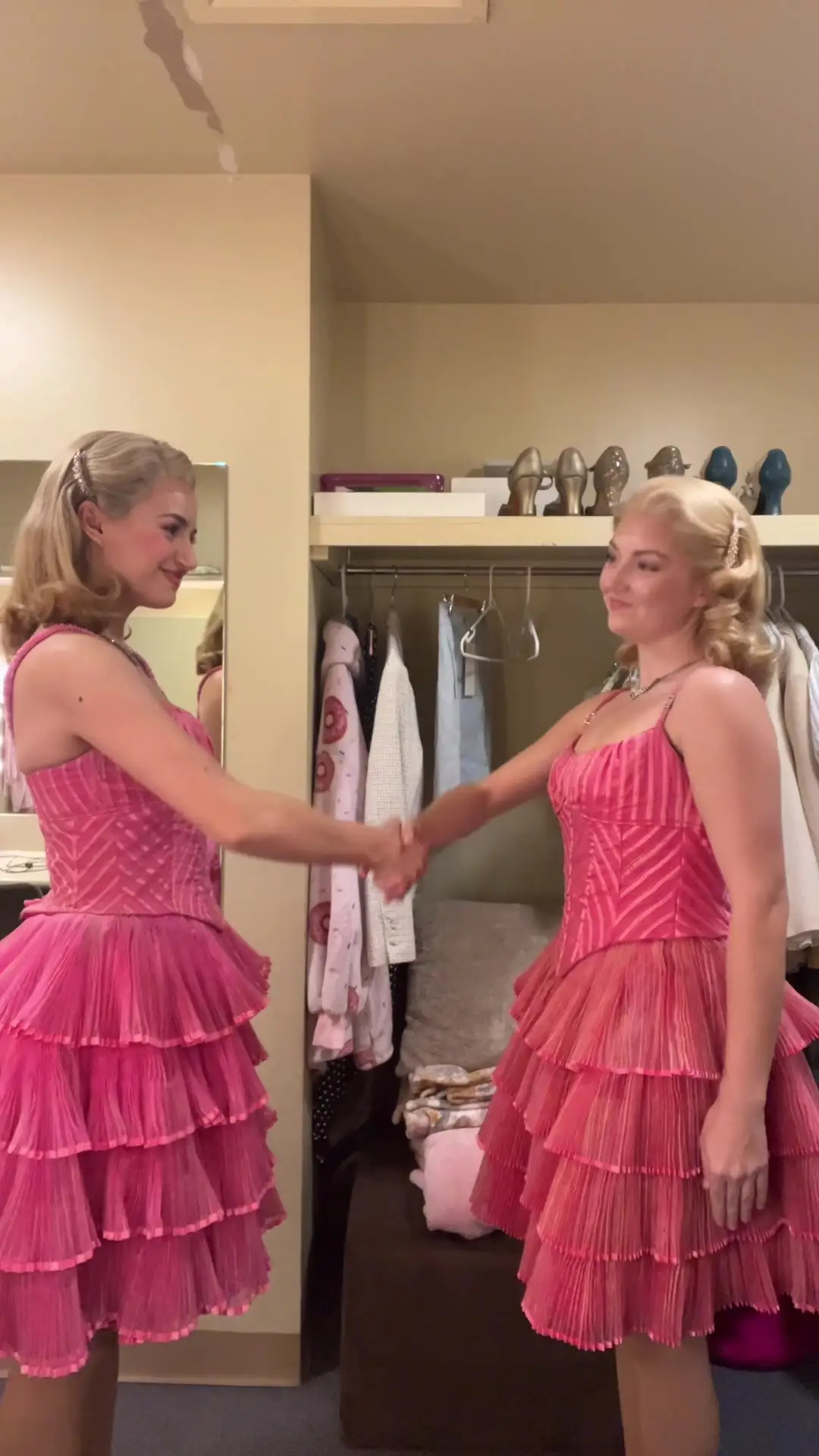Tiktok post preview 2 from @courtneyjademonsma