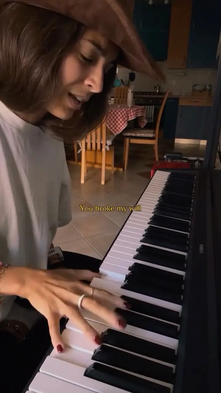 Instagram post preview 3 from nicoledebouvermusic