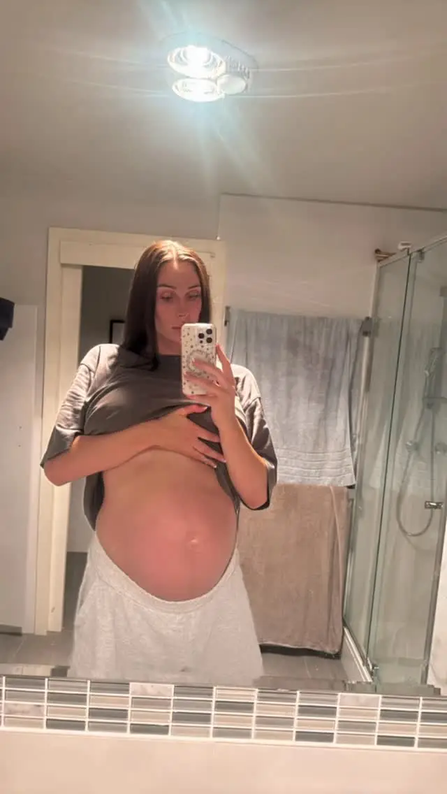 Instagram post preview 2 from alexandra_bunton_