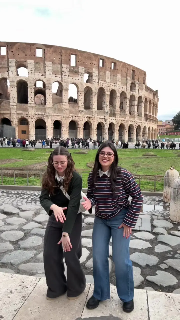 Tiktok post preview 2 from @lauraforbeci