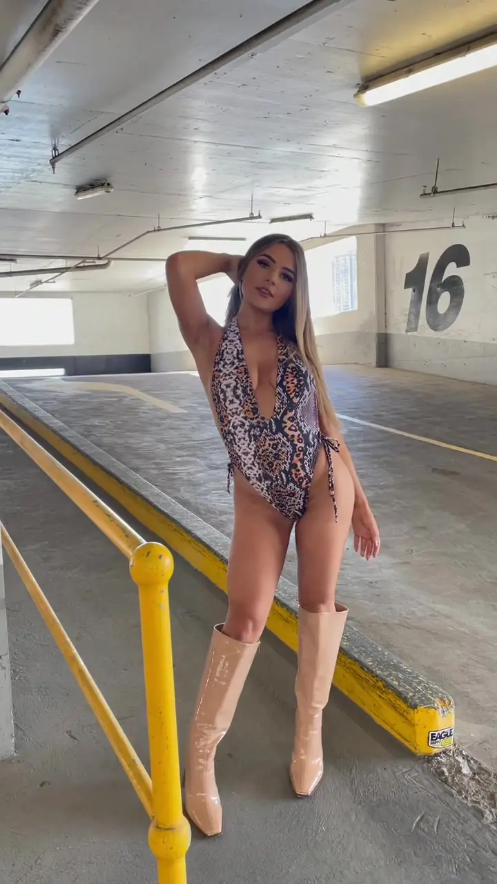 Tiktok post preview 3 from @adrianalavaa